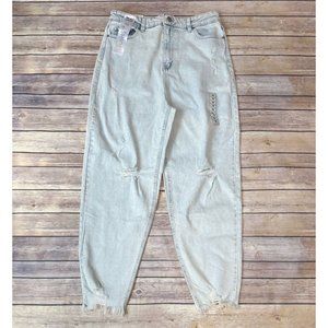 TINSELTOWN juniors’ distressed high waist loose mom 90’s jean light wash 15/32